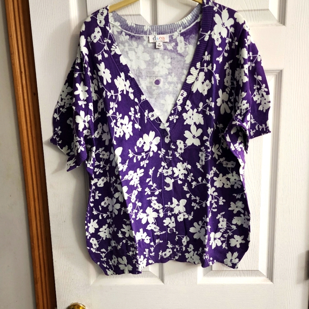 d&co 2x purple and white shirt